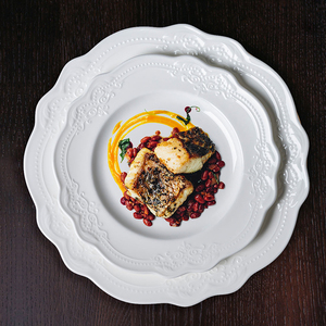 Luxury Scalloped Embossed White Fine Porcelain Dinner Plate