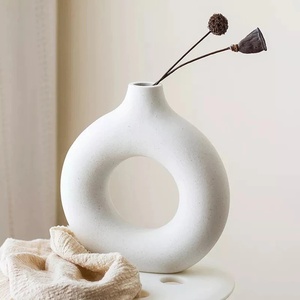Wholesale Natural Raw Stoneware Circle Vase Indoor Nodic Ceramic Art Donut Vase Porcelain Vases